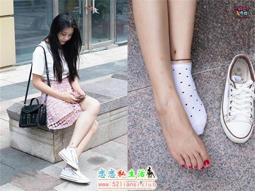 [物恋传媒] No.051 俏皮露肩T恤搭配粉色小短裙,白色板鞋配白色斑点袜（带视频）【148P+1V/1.10G】