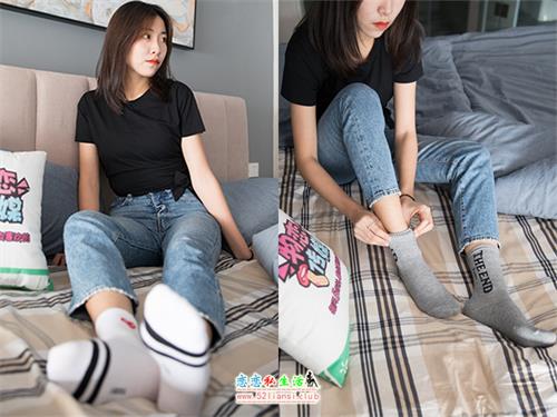 [物恋传媒] No.132 Elise-床边的白色板鞋搭配白色棉袜与灰色棉袜（带视频）【147P+1V/3.05G】