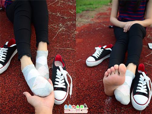 [战前女神] 恋足美腿棉袜女神级摄影套图 041【92P/199M】