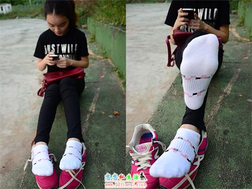 [战前女神] 恋足美腿棉袜女神级摄影套图 062【77P/145M】