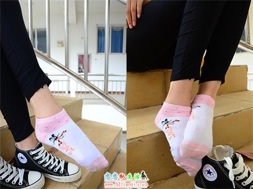 [战前女神] 恋足美腿棉袜女神级摄影套图 085【79P/136M】