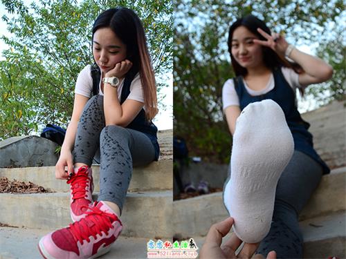 [战前女神] 恋足美腿棉袜女神级摄影套图 095【95P/235M】