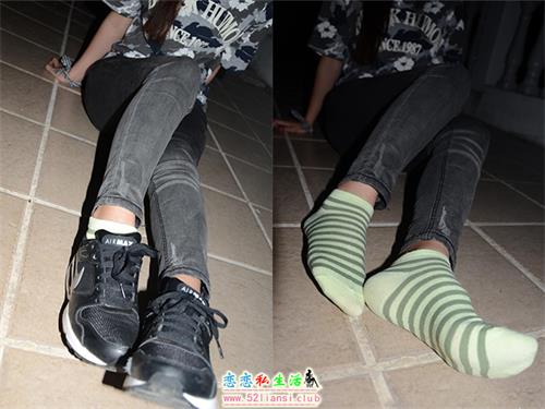 [战前女神] 恋足美腿棉袜女神级摄影套图 119【87P/100M】