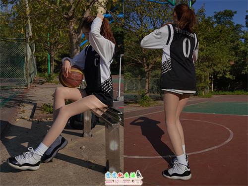 [IESS异思趣向] 1001夜丝事 70模特：草莓《陪女朋友打篮球2》【90P/243M】