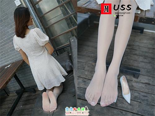 [MussGirl慕丝女郎] NO.020 小贤-白衣护士与白丝绝美邂逅之足部特写【79P/168M】