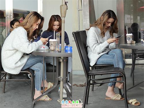 [魔镜街拍] 058-搭讪午餐的裤里丝【135P/945M】